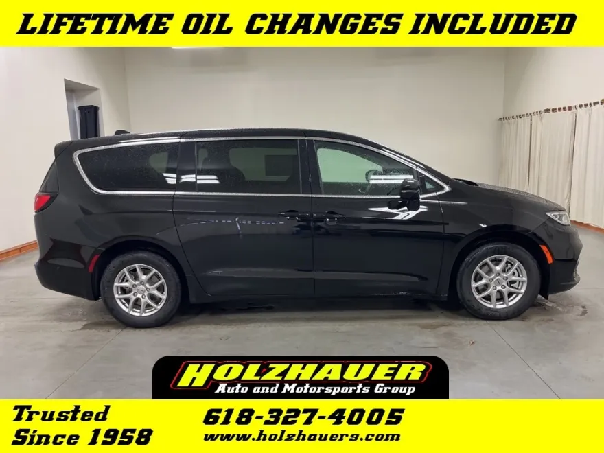 2025 Chrysler Pacifica photo 1