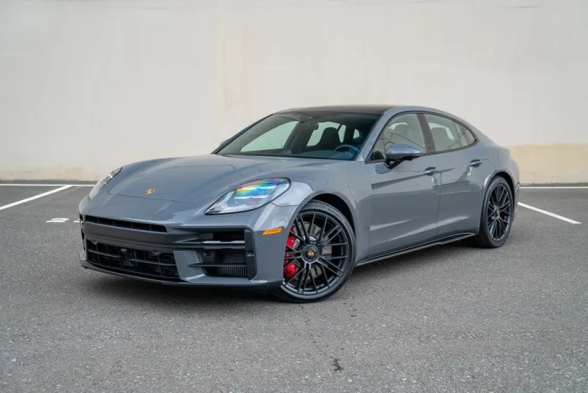 2026 Porsche Panamera GTS photo 1
