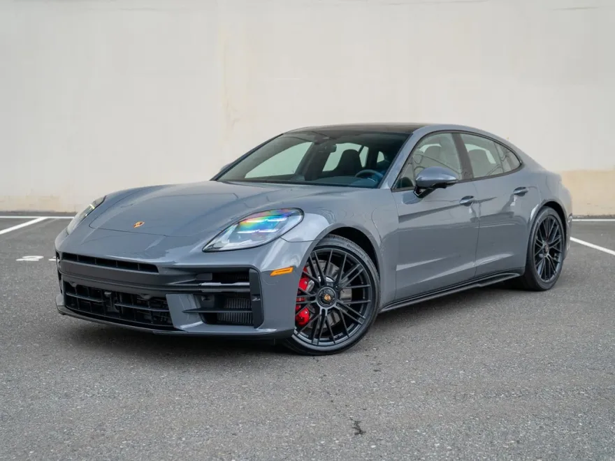 2026 Porsche Panamera GTS photo 1