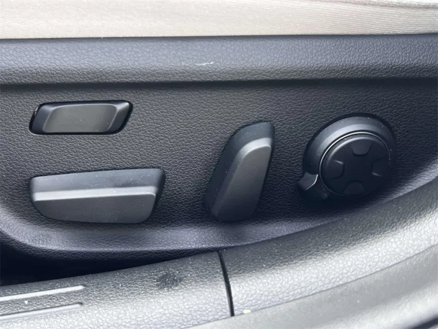 2025 Genesis G70 3.3T Sport Advanced photo 15
