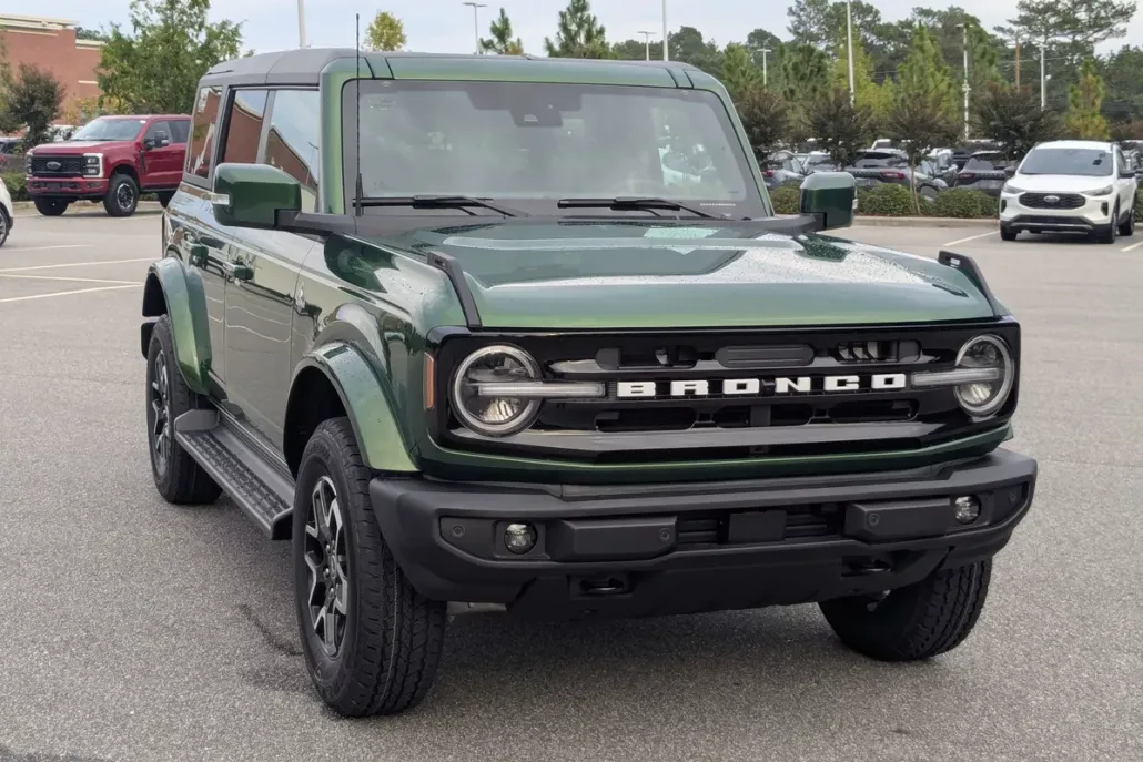 2025 Ford Bronco Outer Banks photo 1
