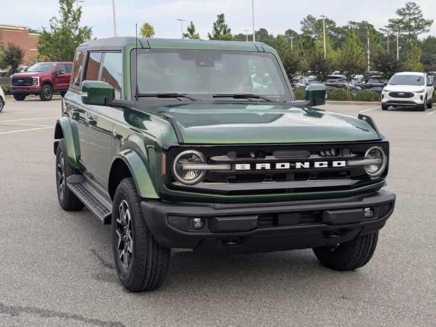 2025 Ford Bronco Outer Banks photo 1