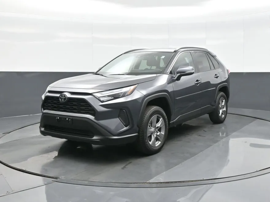 2024 Toyota RAV4 XLE photo 1