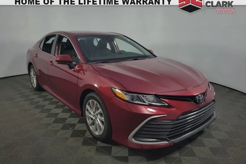 2021 Toyota Camry LE photo 1