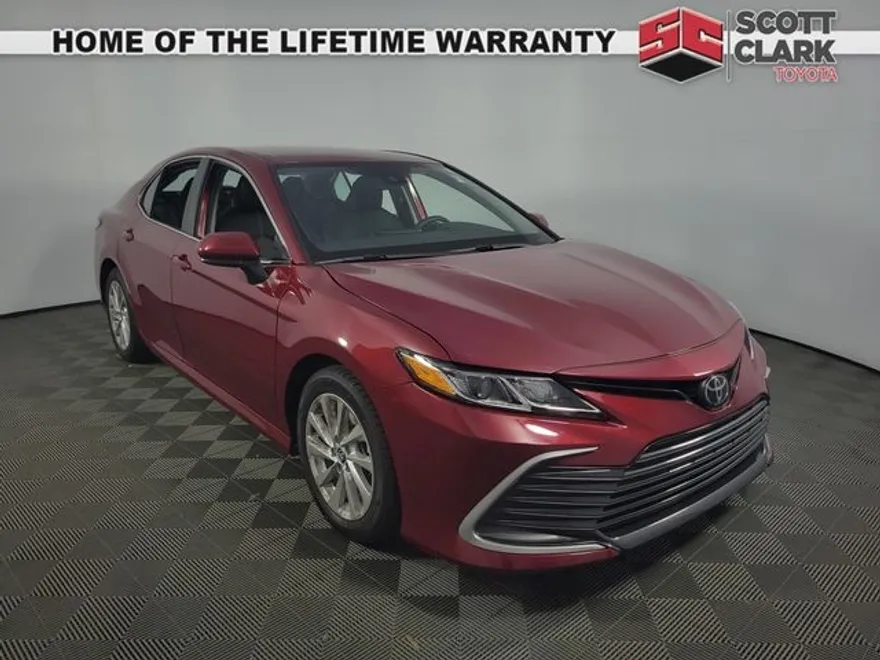 2021 Toyota Camry LE photo 1