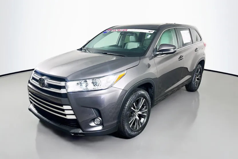 2018 Toyota Highlander LE Plus photo 1