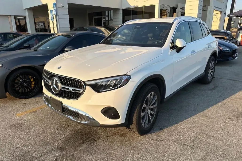 2024 Mercedes Benz GLC 300 4MATIC photo 1