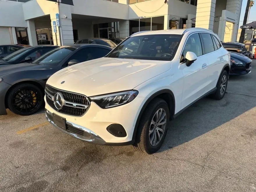 2024 Mercedes Benz GLC 300 4MATIC photo 1