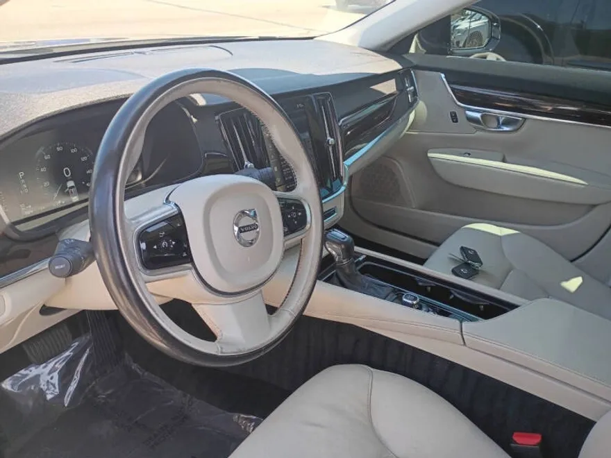 2018 Volvo S90 T5 Momentum photo 1