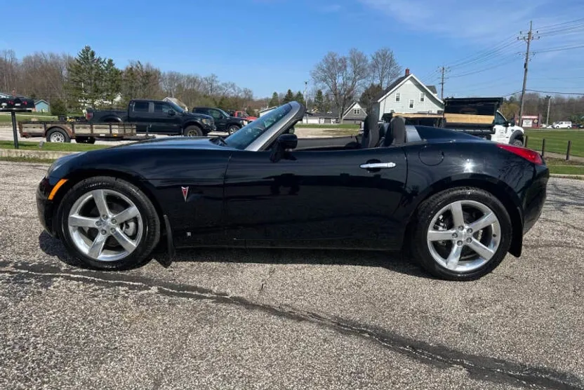 2006 Pontiac Solstice Convertible photo 1