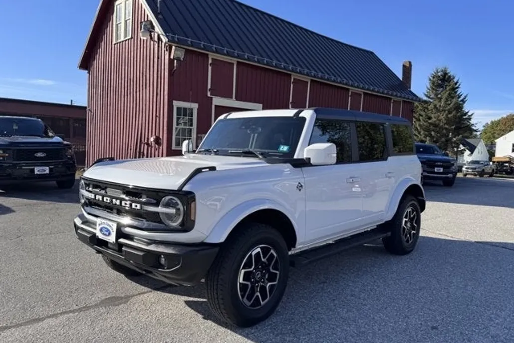 2024 Ford Bronco Outer Banks photo 1