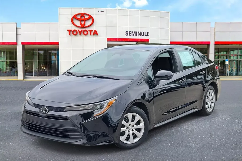 2024 Toyota Corolla LE photo 1