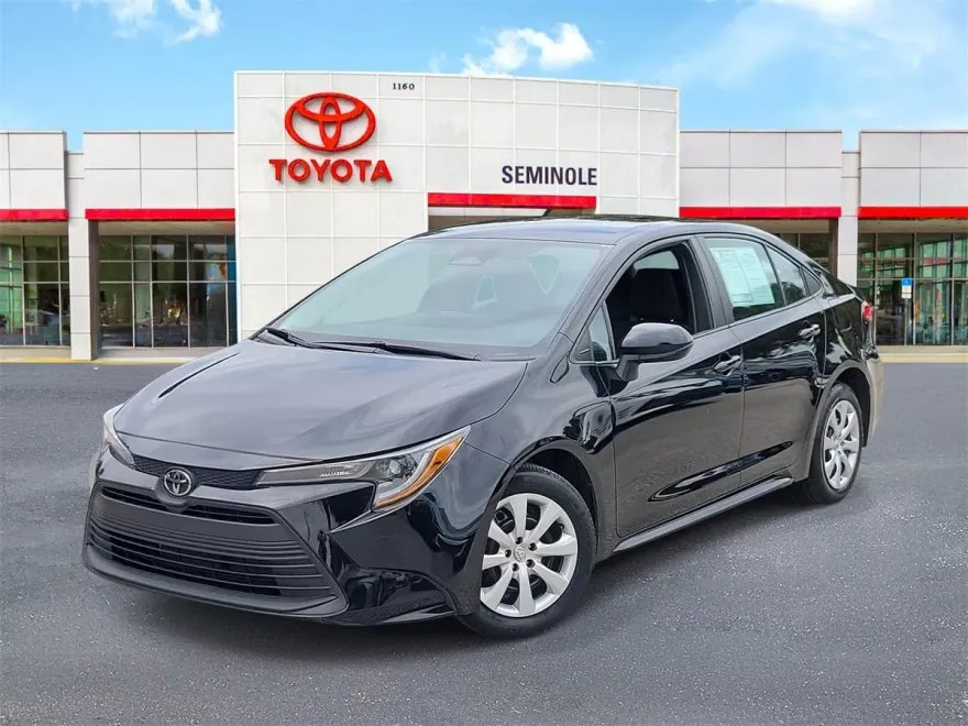 2024 Toyota Corolla LE photo 1
