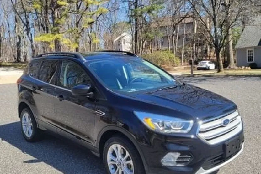 2019 Ford Escape SEL photo 1