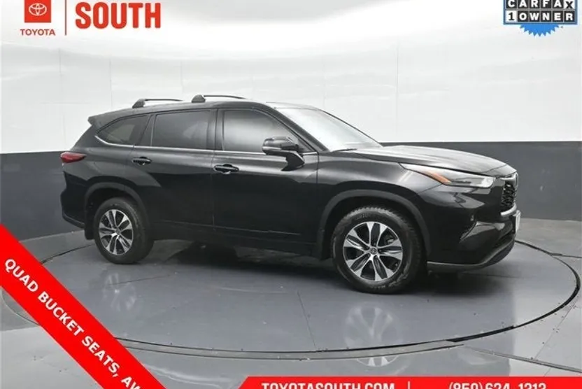 2022 Toyota Highlander XLE photo 1