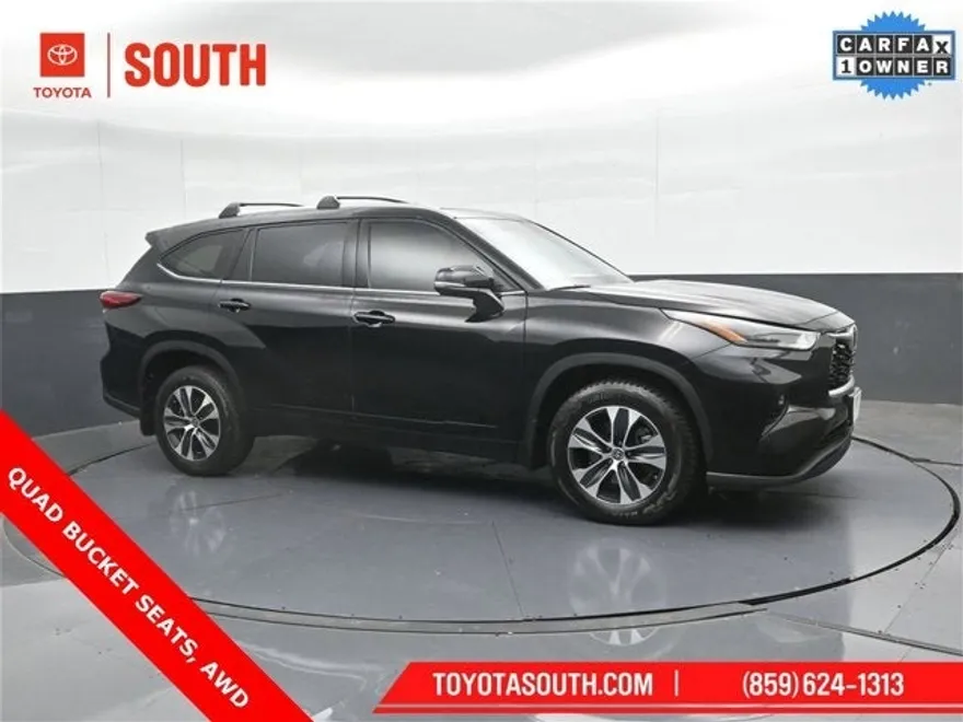 2022 Toyota Highlander XLE photo 1
