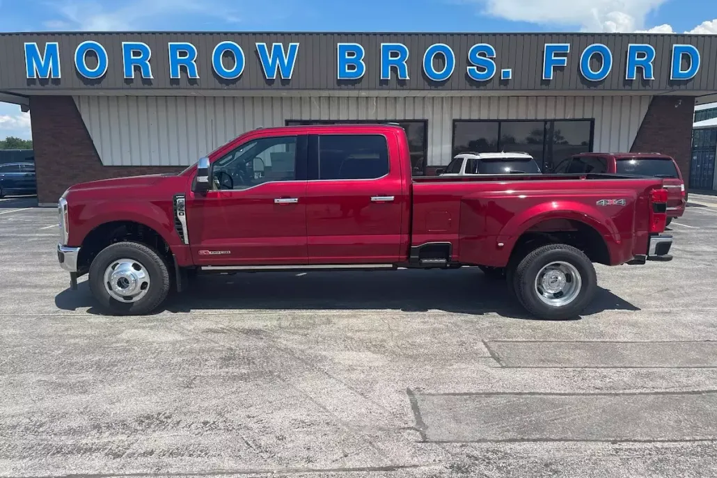 2025 Ford F-350 Lariat photo 1