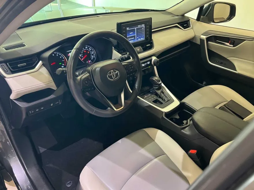 2019 Toyota RAV4 XLE Premium photo 1