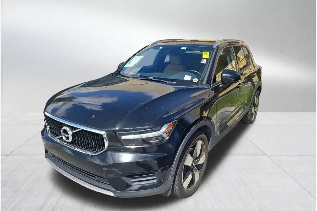 2019 Volvo XC40 T5 Momentum photo 1