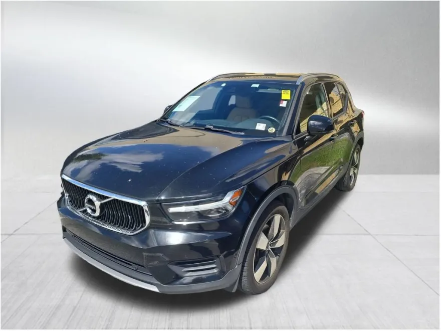 2019 Volvo XC40 T5 Momentum photo 1