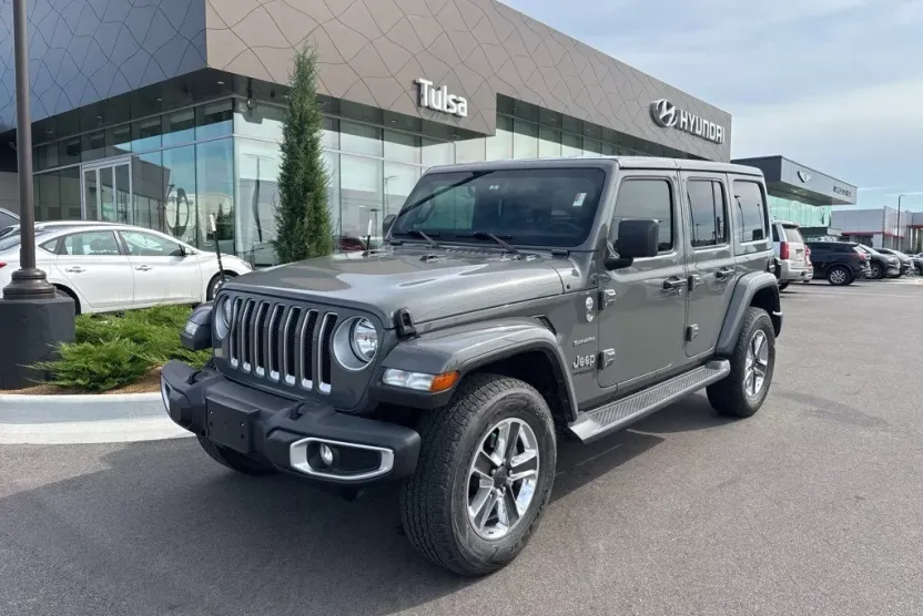 2021 Jeep Wrangler Unlimited Sahara photo 1