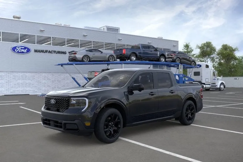 2025 Ford Maverick Lariat photo 1