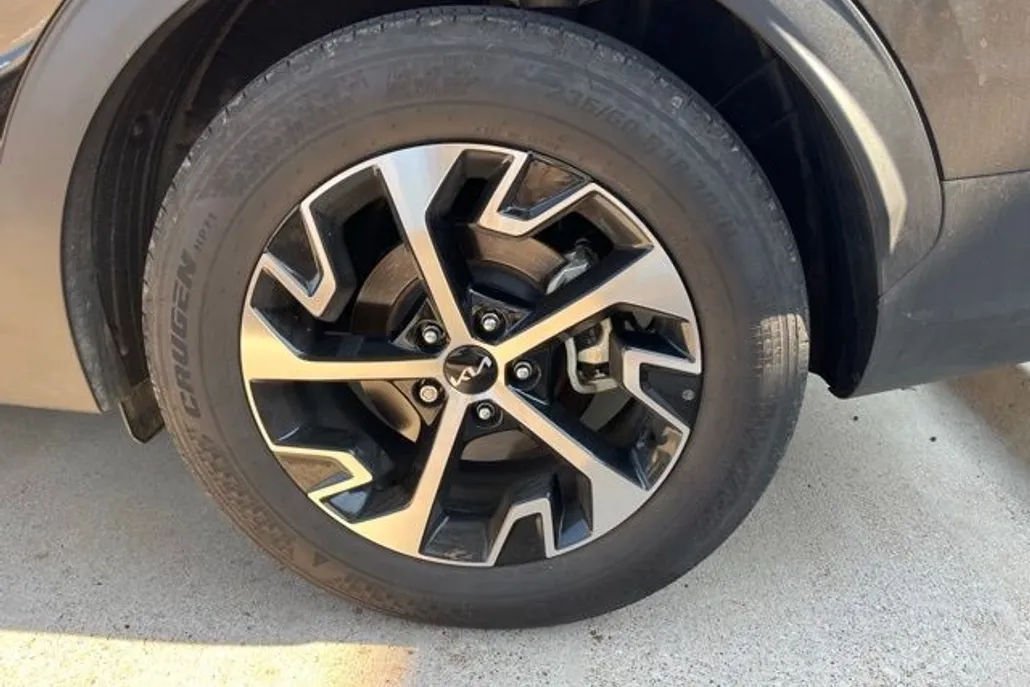 2024 Kia Sportage EX photo 1
