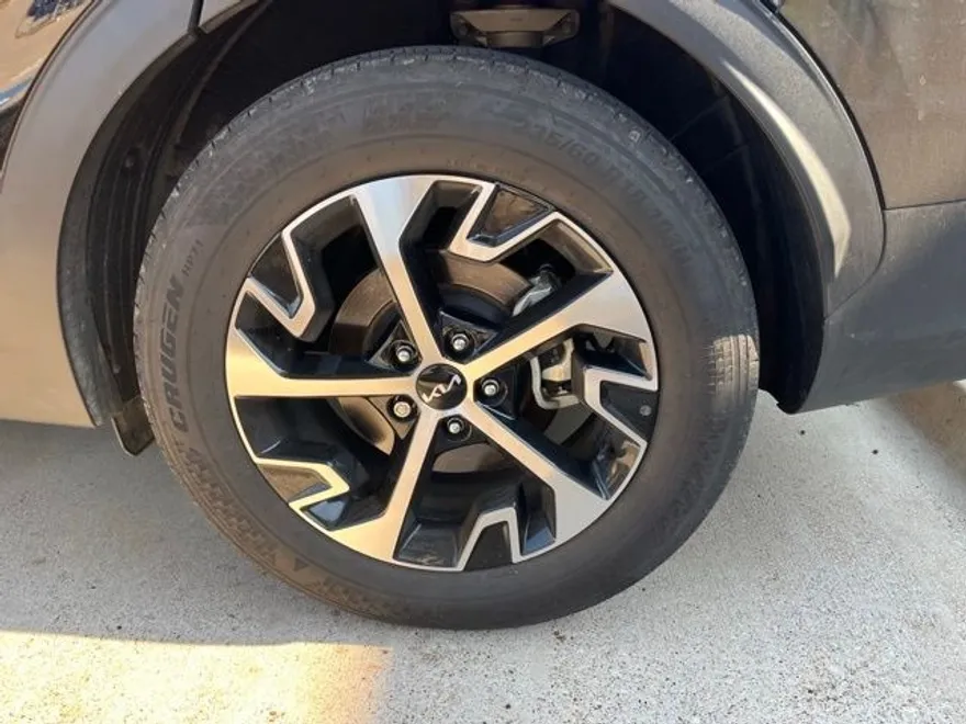 2024 Kia Sportage EX photo 1
