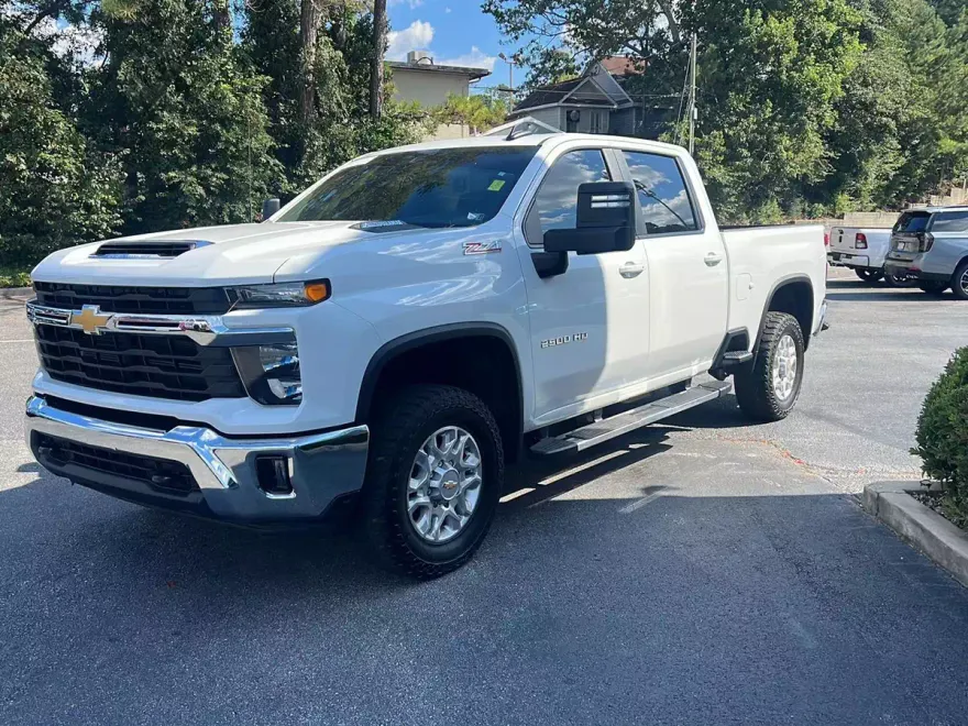 2025 Chevrolet Silverado 2500HD LT photo 1