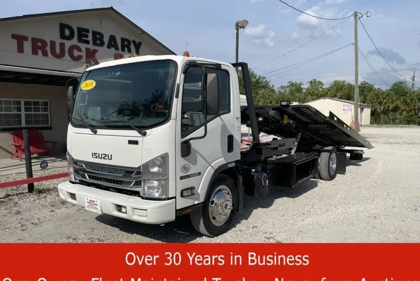2019 Isuzu NRR photo 1