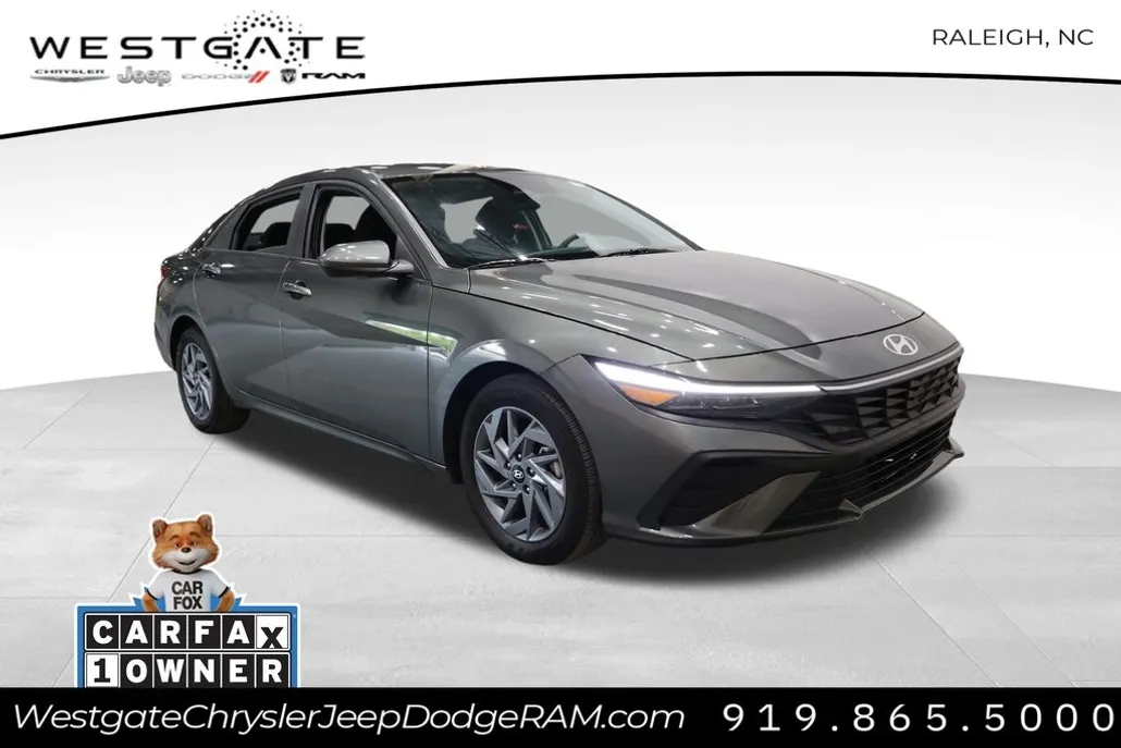 2024 Hyundai Elantra SEL photo 1