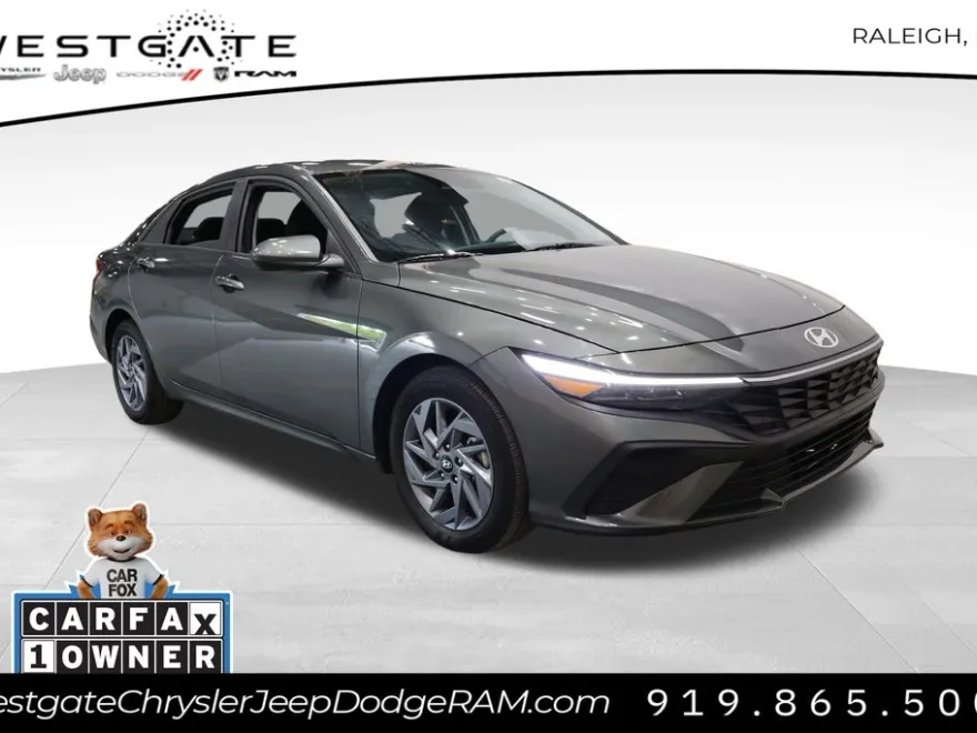 2024 Hyundai Elantra SEL photo 1