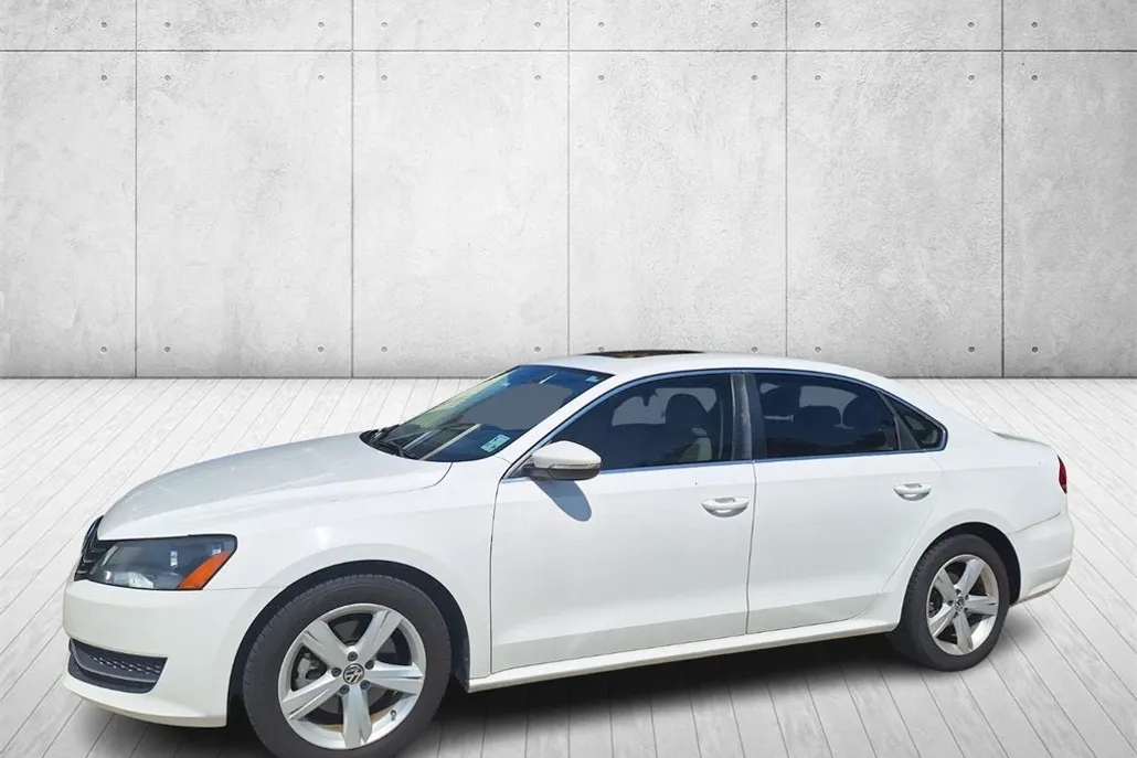 2012 Volkswagen Passat SE photo 1
