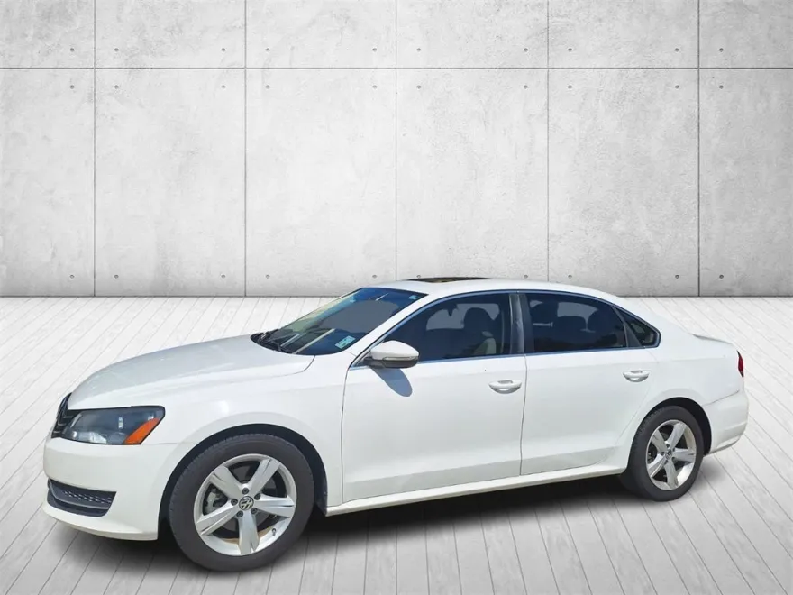 2012 Volkswagen Passat SE photo 1