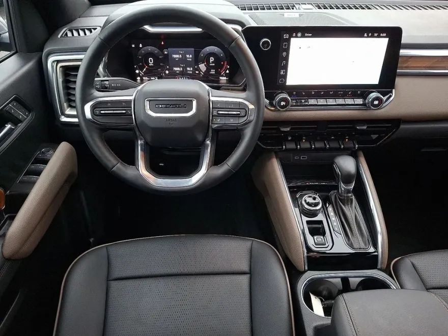 2024 Gmc Canyon Denali photo 1