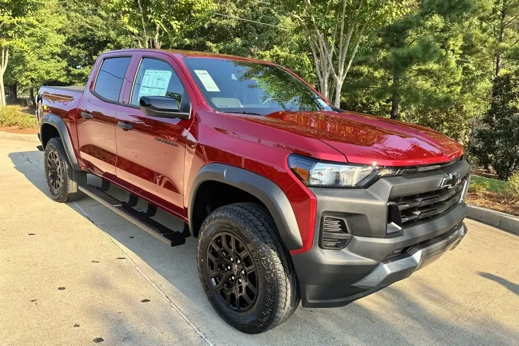 2026 Chevrolet Colorado Trail Boss photo 1