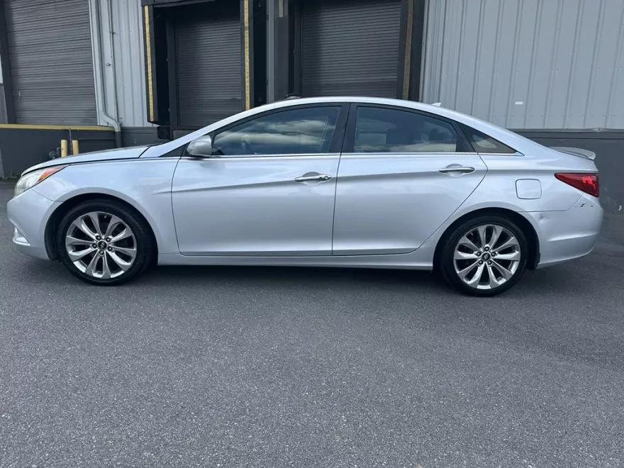 2013 Hyundai Sonata SE Limited photo 2