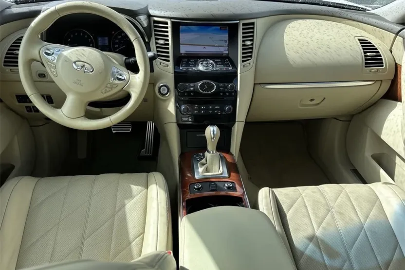 2016 Infiniti QX70 Base photo 1