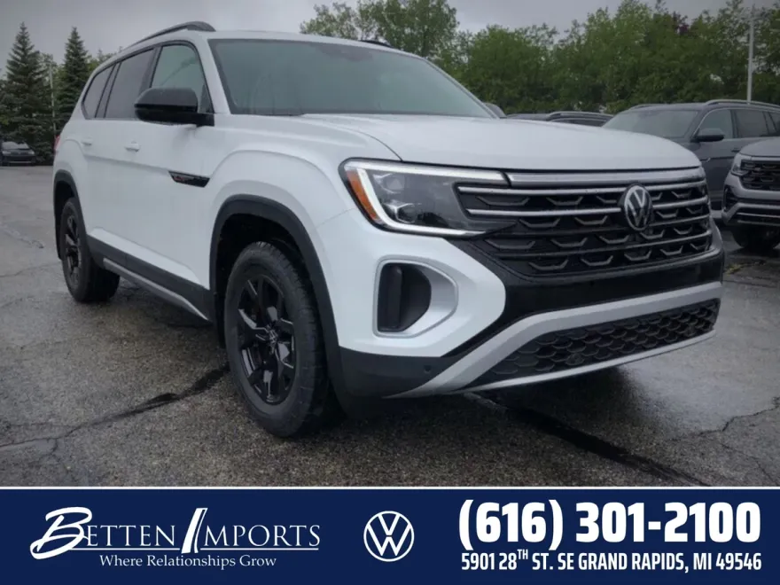 2025 Volkswagen Atlas Peak Edition SE photo 1