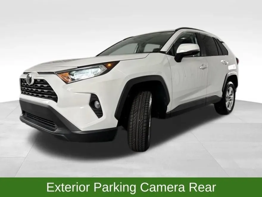 2021 Toyota RAV4 XLE photo 1