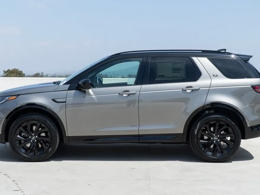 2024 Land Rover Discovery Sport SE photo 1