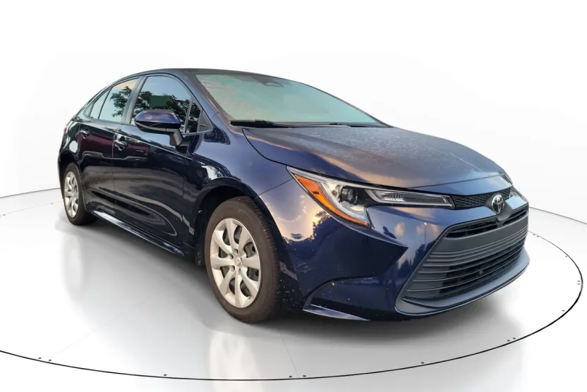 2023 Toyota Corolla LE photo 1
