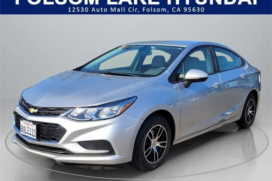2017 Chevrolet Cruze LS photo 1