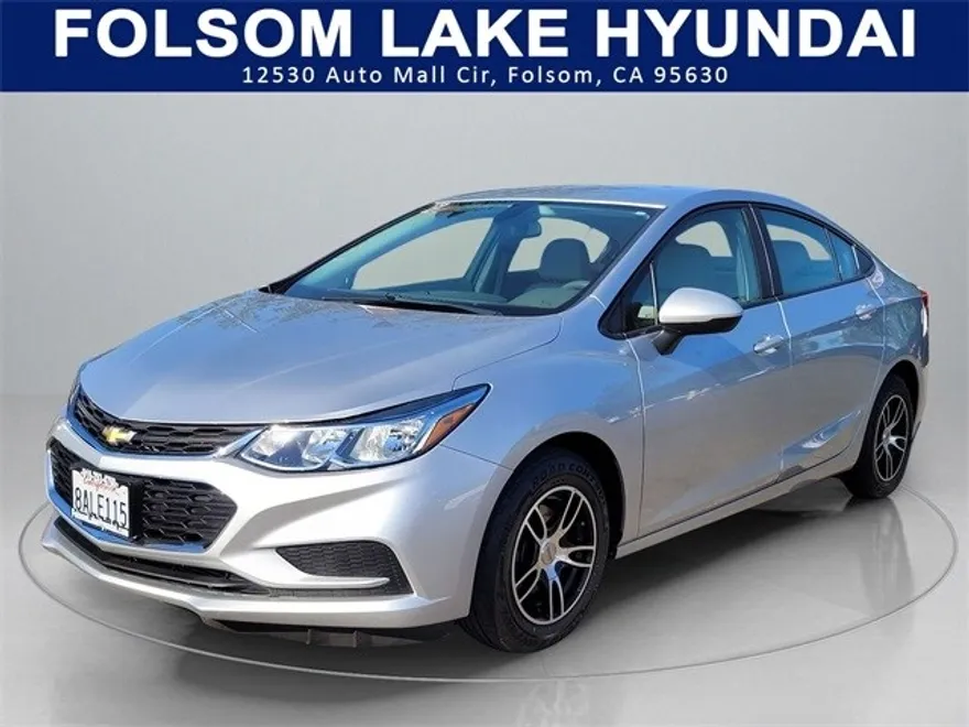 2017 Chevrolet Cruze LS photo 1