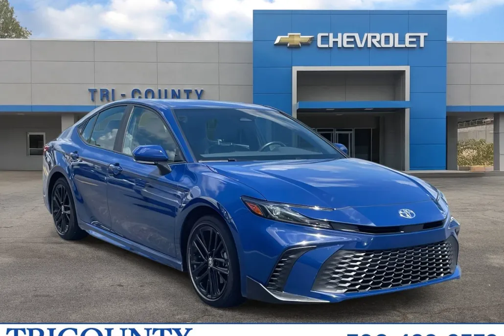 2025 Toyota Camry LE photo 1