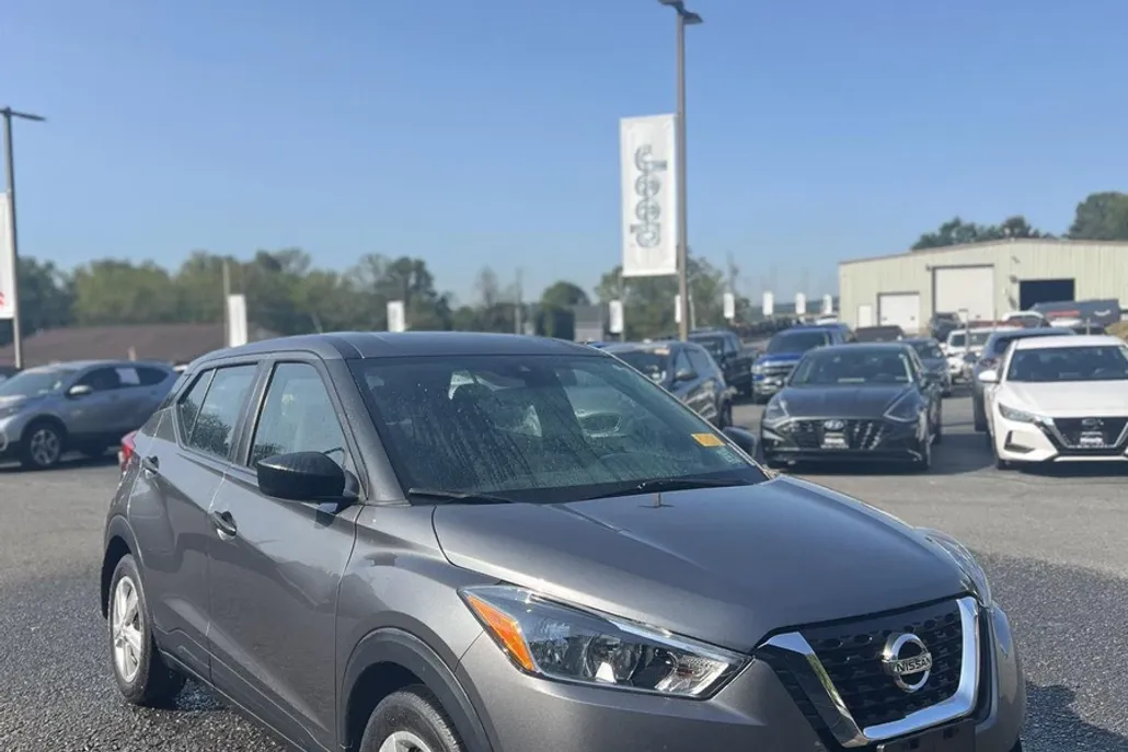 2020 Nissan Kicks S photo 1