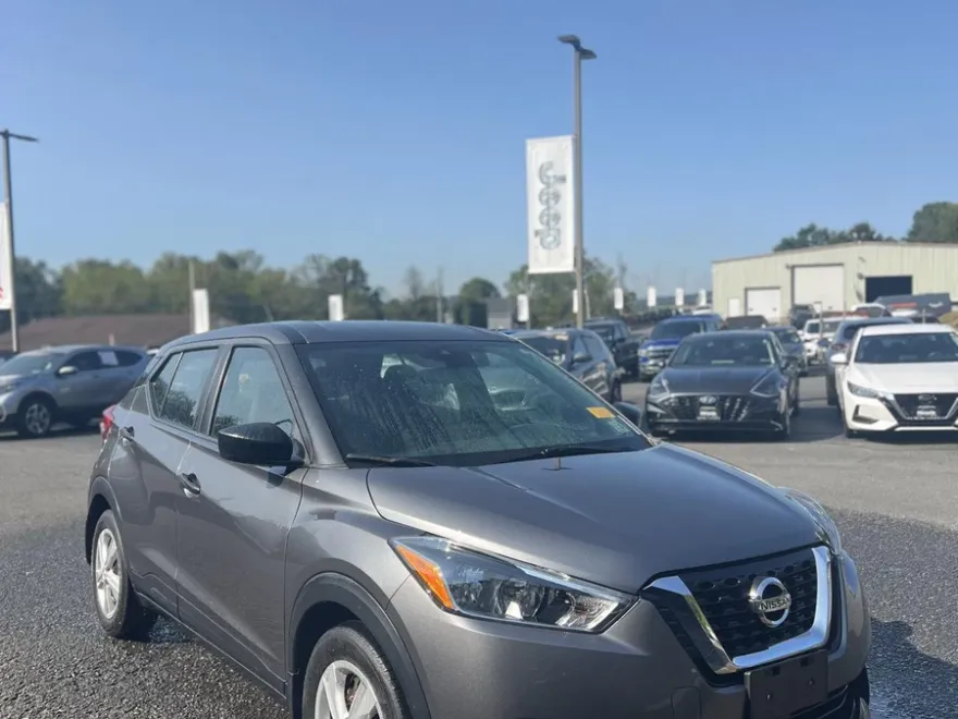 2020 Nissan Kicks S photo 1