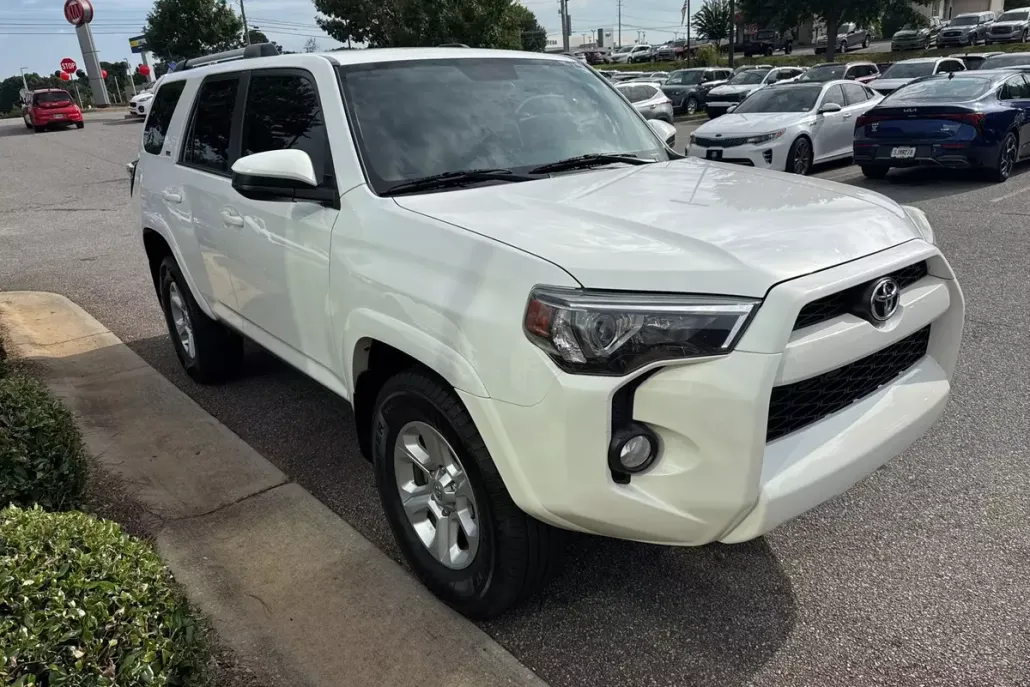 2019 Toyota 4Runner SR5 photo 1