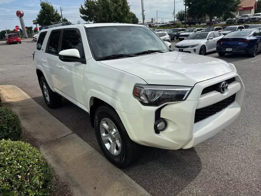 2019 Toyota 4Runner SR5 photo 1