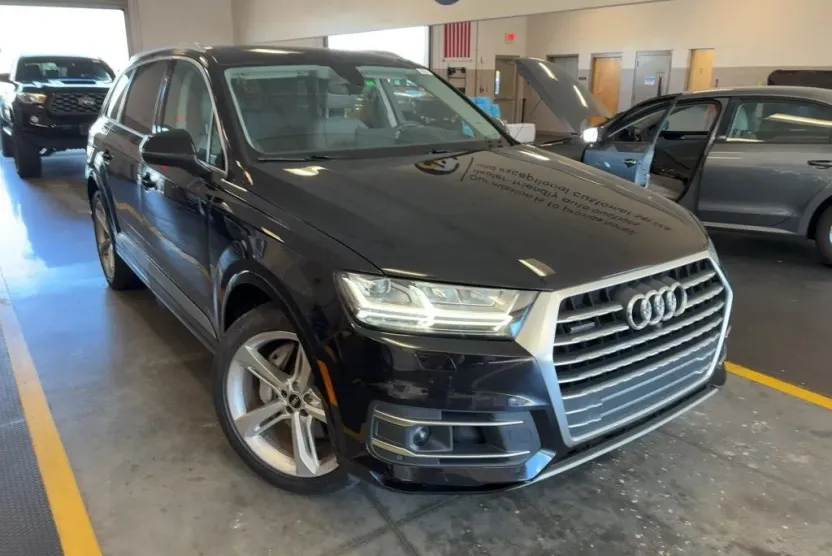 2019 Audi Q7 55 Prestige photo 1
